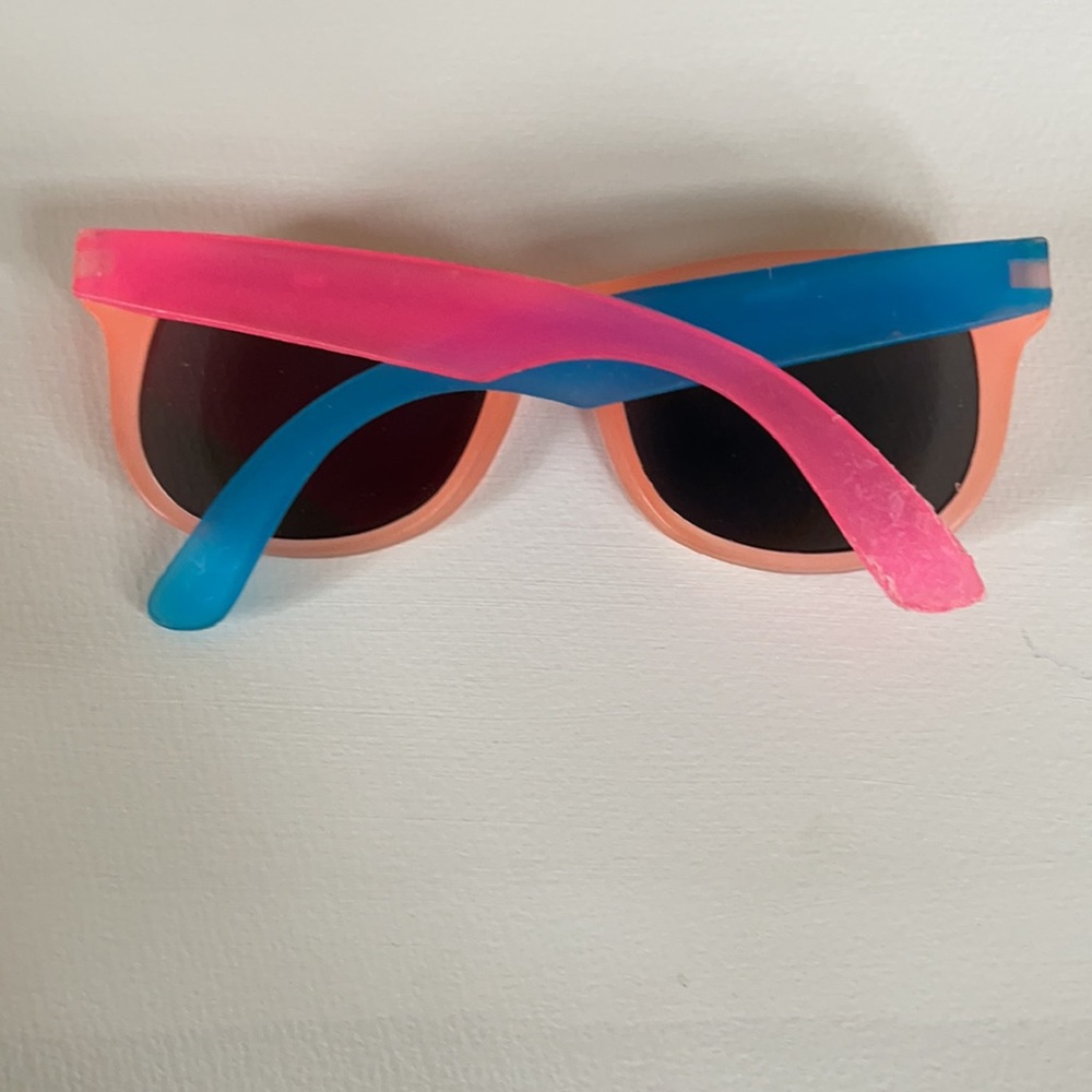 Funky sunglasses - Picture 2 of 2